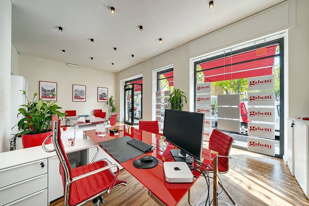 Postazione di un agente immobiliare